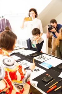 書いてる姿２（ブログ用）